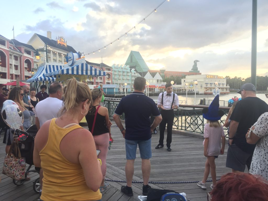 magician-disney-boardwalk